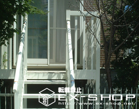 のバルコニー アクトステージA型 太格子 +　アルミ階段　ステッピア　両手すり付き階段 施工例