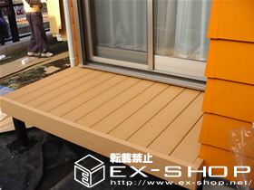 のウッドデッキ リコステージ　調整脚有り　＜縦貼り＞ 施工例