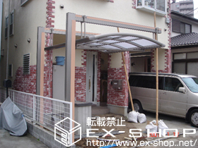 のカーポート マルチスクエア　アール屋根レギュラー片支持タイプ　標準柱＋柱化粧材（ベビーオレンジ）/梁化粧材（ベビーオレンジ） 施工例