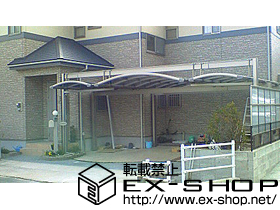 のカーポート マルチスクエア　アール屋根3台合掌　標準柱 ＋　サイドスクリーン　柱取り付けタイプ 施工例