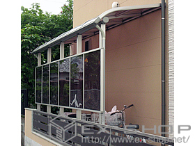 のテラス屋根 プリミテラス R型 連棟 テラスタイプ 積雪〜20cm対応＋前面パネル 1段（H=1,010mm） 施工例