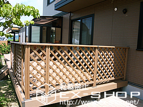 のウッドデッキ リコステージII 連棟＋デッキフェンス フラットラチスパネル[密目] 施工例