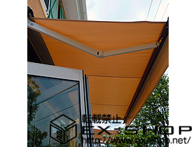 のオーニング・日よけ 彩鳥C型 ボックスタイプ 手動式 施工例