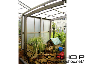 のサイクルポート・駐輪場 カーブパークシグマ? パネル1面囲い 積雪〜20cm対応 施工例