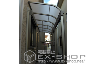 のテラス屋根 ライザーテラスII  R型 テラスタイプ 単体 積雪〜20cm対応＋前面スクリーン2段＋吊り下げ物干し　ワイド　ロング　2本入 施工例