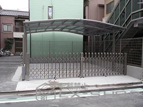 LIXIL リクシル(トステム)のカーポート カーブポートシグマⅢ ワイドタイプ 積雪～30cm対応 施工例