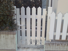 の門扉 アメリカン1型門扉 片開き 柱使用【特注】　上部フラットタイプ 施工例