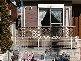 のウッドデッキ リコステージII 単体＋デッキフェンス フラットラチスパネル［粗目タイプ］ 施工例