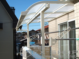 のバルコニー・ベランダ屋根 ライザーテラス?  R型 屋根タイプ 単体 積雪〜20cm対応＋上下移動物干し　標準　2本入 施工例
