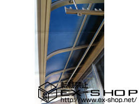 のバルコニー・ベランダ屋根 ヴェクターテラス R型 ルーフタイプ 単体 メーターモジュール＋吊下げ式物干し 施工例