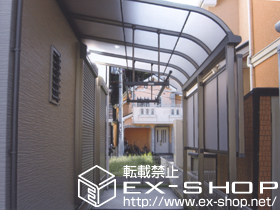 のテラス屋根 ライザーテラスII  R型 テラスタイプ 単体 積雪〜20cm対応＋吊り下げ物干し　標準　2本入＋前面スクリーン1段 施工例