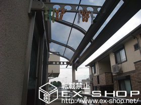 のバルコニー・ベランダ屋根 ライザーテラスII   R型 屋根タイプ 単体 積雪〜20cm対応＋壁付け物干し　標準　2本入×2セット 施工例