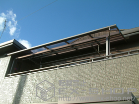 のバルコニー・ベランダ屋根 ライザーテラスII F型 屋根タイプ 連棟 積雪〜20cm対応＋吊り下げ物干し 標準 ワイド 2本入り 施工例