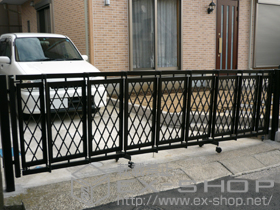 のカーゲート エクスライン伸縮ゲート4型 ノンレール 片開き 施工例