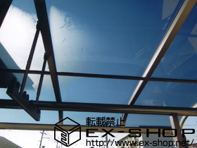 のバルコニー・ベランダ屋根 プレシオステラス R型 屋根タイプ 積雪〜20cm対応＋吊り下げ物干し　標準　2本入 施工例