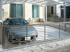 のカーゲート スウィングアップゲートワイド 横格子型 電動式 施工例