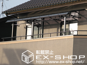 のバルコニー・ベランダ屋根 プレシオステラス R型 屋根タイプ 連棟 積雪〜20cm対応＋吊り下げ式物干し 標準 2本入り 施工例