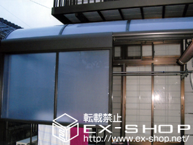 のテラス屋根 ライザーテラスII R型 テラスタイプ 単体 積雪〜20cm対応+前面スクリーン 1段仕様+【片側】側面スクリーン 1段仕様+ 【両側】側面ランマパネル R型用 施工例