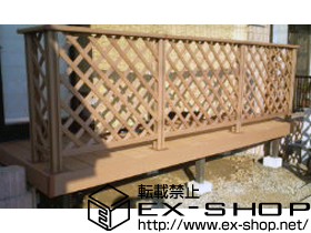 のウッドデッキ リコステージII 単体＋デッキフェンス フラットラチスパネル（粗目タイプ） 施工例