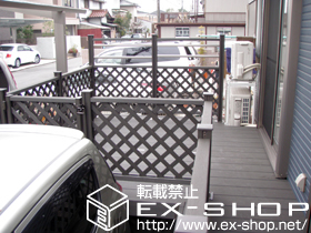 のウッドデッキ リコステージII 連棟＋ウッドパーティション・開き戸 フラットラチス（密目）/横ビーム 施工例