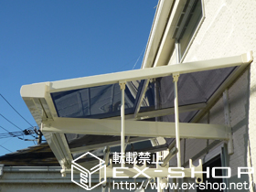 のバルコニー・ベランダ屋根 ライザーテラスII Ｆ型 ルーフタイプ 単体　積雪〜20cm対応＋吊り下げ物干し　標準　2本入＋取付桟＋壁付け物干し　標準　2本入 施工例