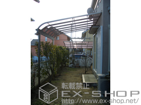 のテラス屋根 ライザーテラス? R型 テラスタイプ 積雪〜20cm対応＋吊り下げ物干し　標準　ワイド　2本入 施工例