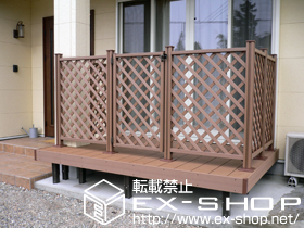 のウッドデッキ リコステージII 単体＋ウッドパーティション フラットラチスパネル（密目タイプ）+開き戸 施工例