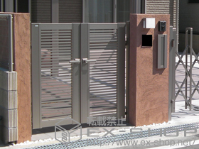 の門扉 ニューカムフィ　1型　両開き　柱仕様 施工例