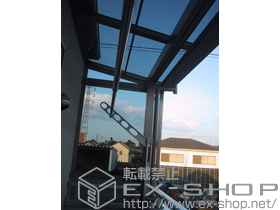 のバルコニー・ベランダ屋根 ライザーテラスII F型 屋根タイプ 単体 積雪〜20cm対応+側面ランマパネル F型用 3尺用+側面スクリーン　1段 　3尺用 施工例