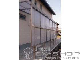 のテラス屋根 ライザーテラスII R型  テラスタイプ 連棟 積雪〜20ｃｍ対応+前面スクリーン　2段+吊り下げ物干し　ロング 標準　2本入 施工例