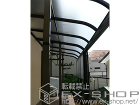 のテラス屋根 ヴェクター R型 単体 テラスタイプ 積雪〜20cm対応+前面パネル 1段仕様 施工例