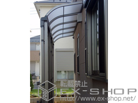 のテラス屋根 サンクストックヤード パネルタイプ R型 連棟 スクリーン仕様 積雪〜20cm対応 施工例