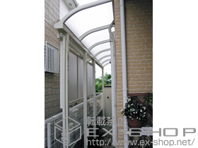 のテラス屋根 ヴェクターテラス R型 テラスタイプ 連棟 積雪〜20cm対応＋前面パネル H:1000 1.5間用 施工例