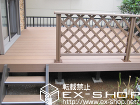 のウッドデッキ リコステージII  単体＋ステップセット 2段用＋デッキフェンス フラットラチスパネル（粗目タイプ） 施工例