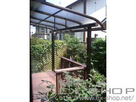 のテラス屋根 ヴェクターテラス R型 テラスタイプ 単体 積雪〜20cm対応＋吊り下げ物干し　標準　2本入 施工例