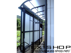 のテラス屋根 ライザーテラスII R型 1500 テラスタイプ 積雪〜50cm対応＋前面スクリーン2段付き 施工例