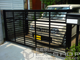 のカーゲート オーバードアR1型 手動式 施工例