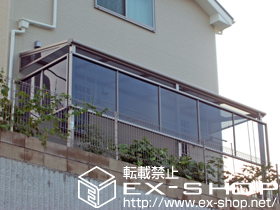 のテラス屋根 ライザーテラス?F型 テラスタイプ 単体 積雪〜20cm対応＋前面スクリーン 1段仕様＋側面スクリーン 1段仕様 片側 5尺用＋側面ランマパネル F型用 5尺用 施工例