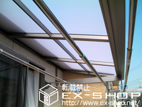 のバルコニー・ベランダ屋根 ライザーテラスII F型 ルーフタイプ 単体 積雪〜20cm対応＋壁付け物干し 標準タイプ 2本入り 施工例