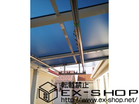 のバルコニー・ベランダ屋根 ヴェクターテラス F型 屋根タイプ 単体　積雪〜20cm対応＋吊り下げ物干し　標準　2本入 施工例