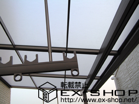 のバルコニー・ベランダ屋根 ライザーテラスII F型 屋根タイプ 単体　積雪〜20cm対応＋吊り下げ物干し　標準　2本入 施工例