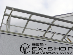 のバルコニー・ベランダ屋根 ライザーテラスII R型 屋根タイプ 単体 積雪~20cm対応＋吊り下げ物干し　標準　ワイド 2本入 施工例