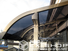 のバルコニー・ベランダ屋根 ライザーテラスII R型 屋根タイプ 連棟 積雪〜20cm対応＋吊下式物干し 標準 2本入 施工例