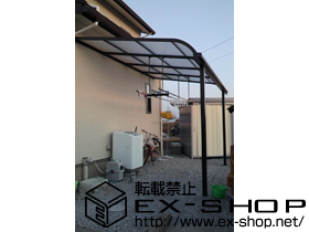 のテラス屋根 ライザーテラスII R型 テラスタイプ 単体 積雪〜20cm対応＋吊り下げ物干し 標準 2本入り 施工例