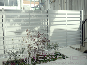 のフェンス・柵 ライフモダンII YP型フェンス 単色　フリーポールタイプ　2段施工 施工例