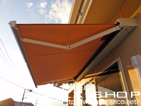 のオーニング・日よけ 彩鳥C型 ボックスタイプ 手動式 施工例