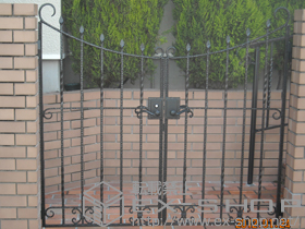 の門扉 トラディシオン門扉4型 両開き 門柱使用 施工例