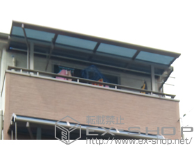 のバルコニー・ベランダ屋根 ライザーテラスII F型 単体 屋根タイプ 積雪〜20cm対応+吊下げ物干し ワイド 2本入 施工例