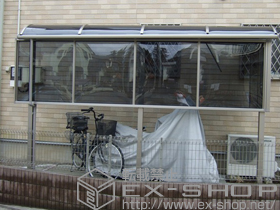 のテラス屋根 ライザーテラスII R型 テラスタイプ 単体 積雪〜20cm対応+ 前面スクリーン　1段仕様+ 側面スクリーン　1段仕様 ランマなし 施工例