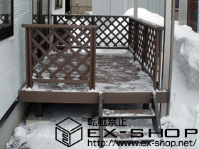 のウッドデッキ リコステージII 単体＋デッキフェンス　フラットラチスパネル(粗目) 施工例